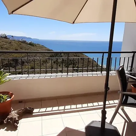 Chic Beachfront Apartament *