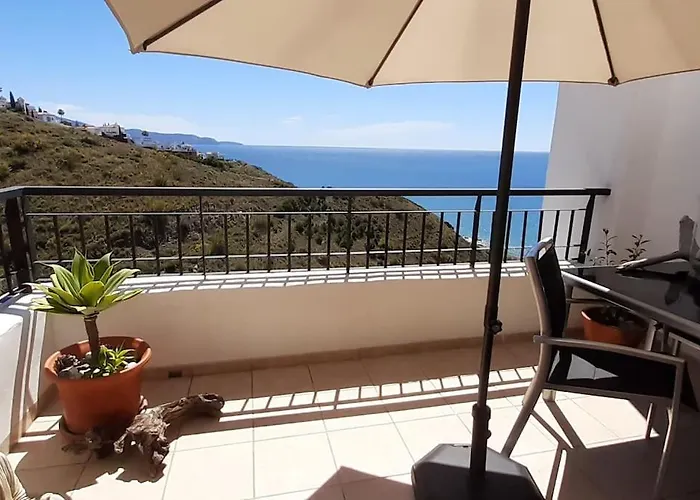 Chic Beachfront Apartament *