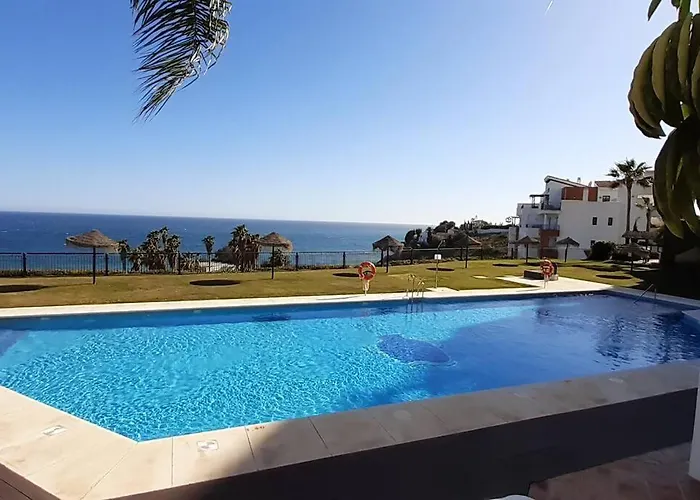 Chic Beachfront Apartament